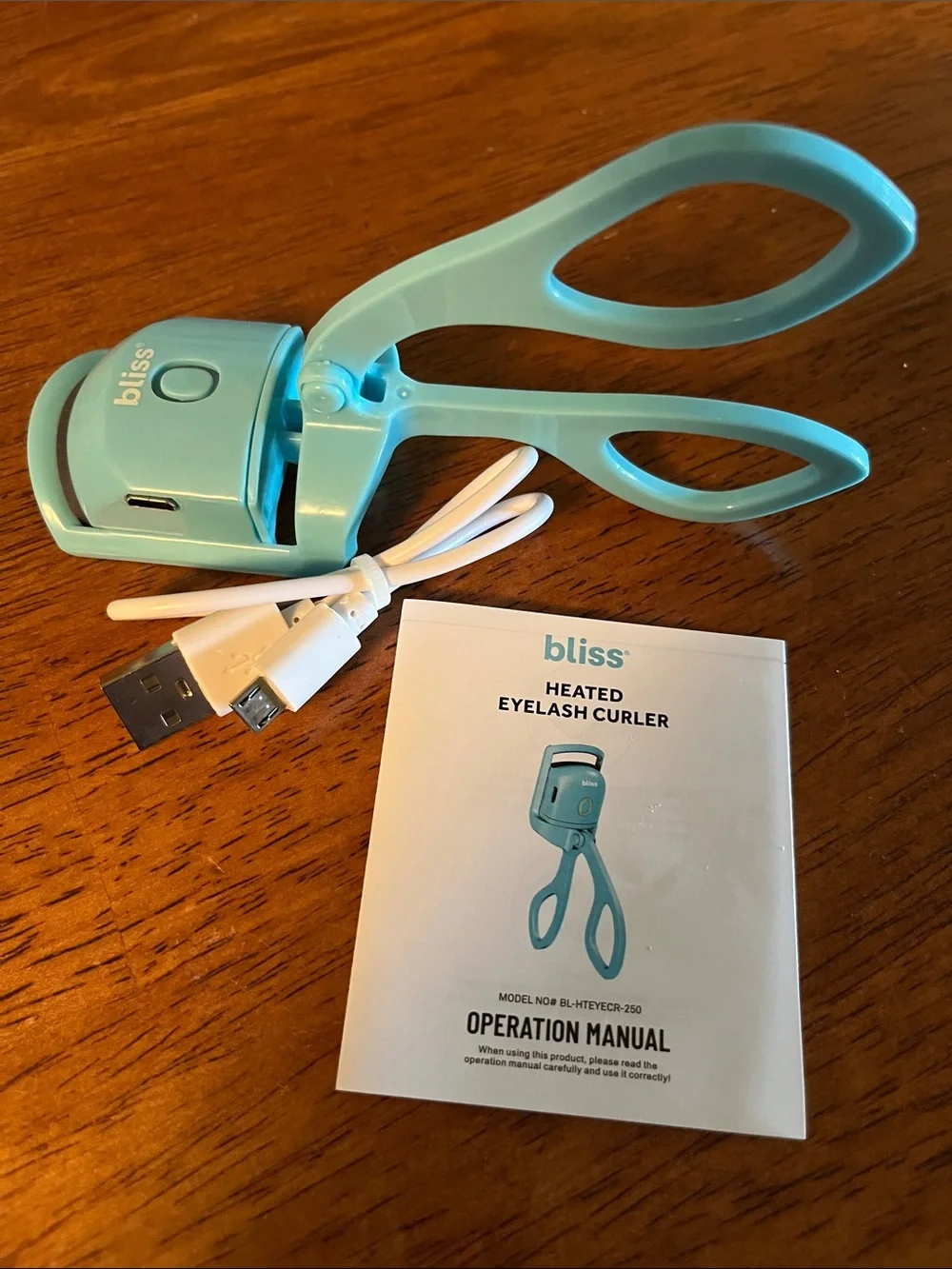 BLISS  Heated Eyelash Curler